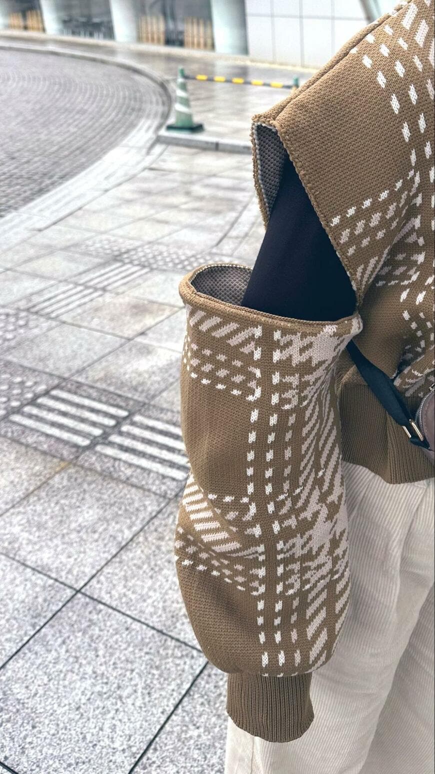 幼児に引き裂かれたニット
