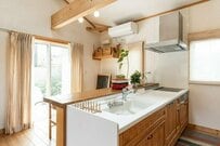 1歳半の息子が「ミニカーを置いた場所」に思わず目を疑う　「難易度高い」「これは気づかんて…」