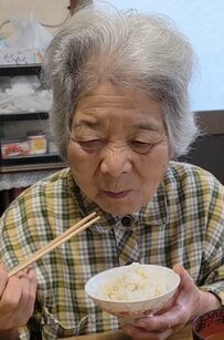 【80代夫婦の食卓】おじいちゃんとおばあちゃんが共同作業で作る山菜料理に賞賛続出
