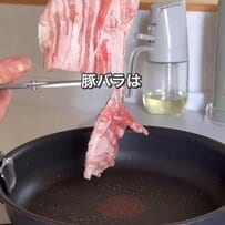 「これ無限にいけるやつ！」妻が夫に作る旬のアスパラを使った【豚バラとアスパラ黒胡椒レモン炒め弁当】簡単なのに美味しくて映えるお弁当が話題