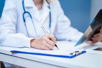 ドアに指を挟んだ子どもを連れて病院へ　「想像を超えたレントゲンの写り具合」を思わず二度見