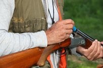 「猟友会の一員になりました」40代男性に配られたものに「ケガに気をつけて」