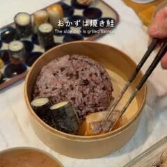 【夫弁当】締め色おかずが入った「焼き鮭と海老まよ弁当」　彩り豊かで綺麗な「ドーム型のご飯」にも注目