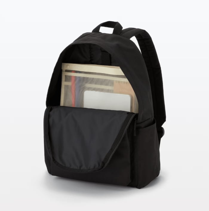 中が見えるから、電車や観光地のチケット入れにも便利