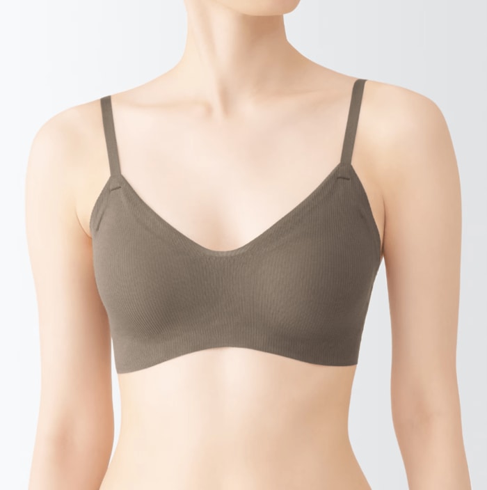 オーガニックコットンを使用、ストラップ部分以外は接着で仕上がっているブラジャー