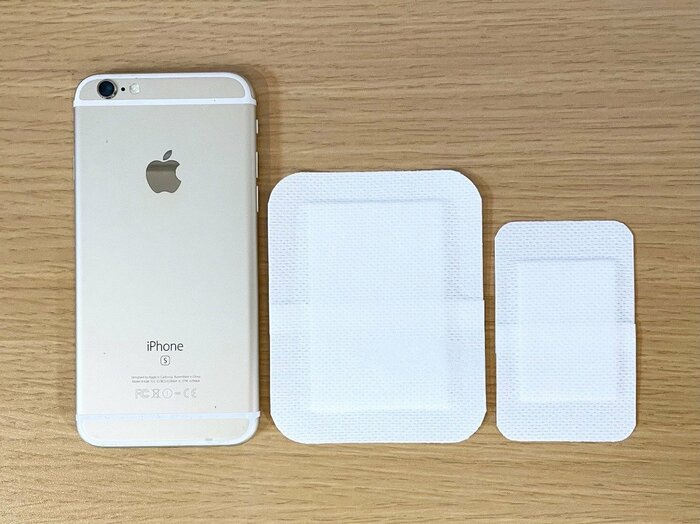 Mサイズは約80mm×50mm、Lサイズは約80mm×横100mm