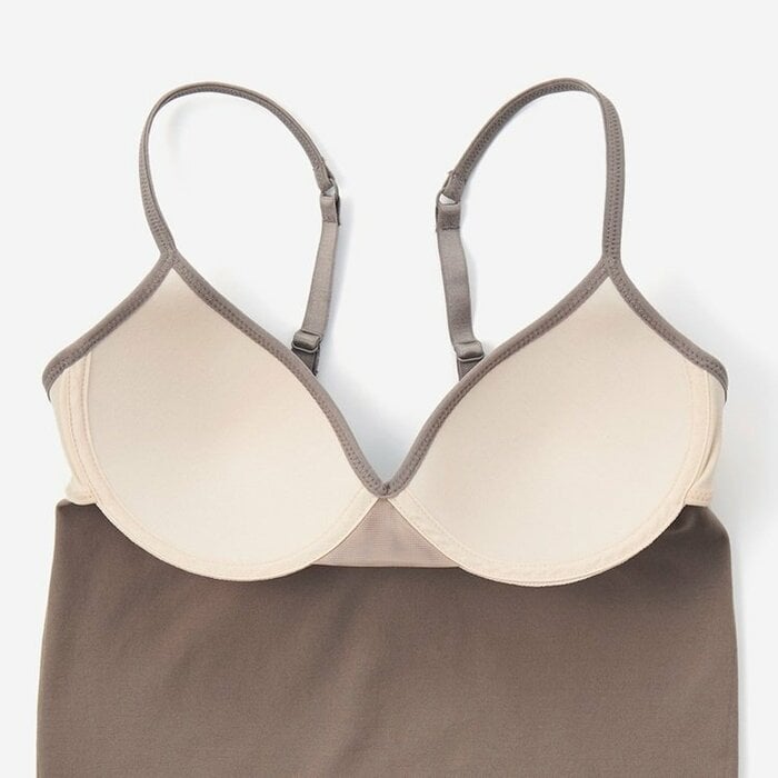 バストカップは綿混素材で、肌蒸れが気にならないのも高ポイント