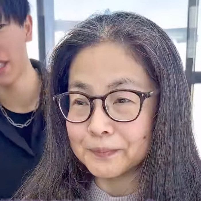 「とても素敵！」　毛量の多さ＆広がりに悩むロングヘア女性→バッサリ〈ショート〉で大変身！