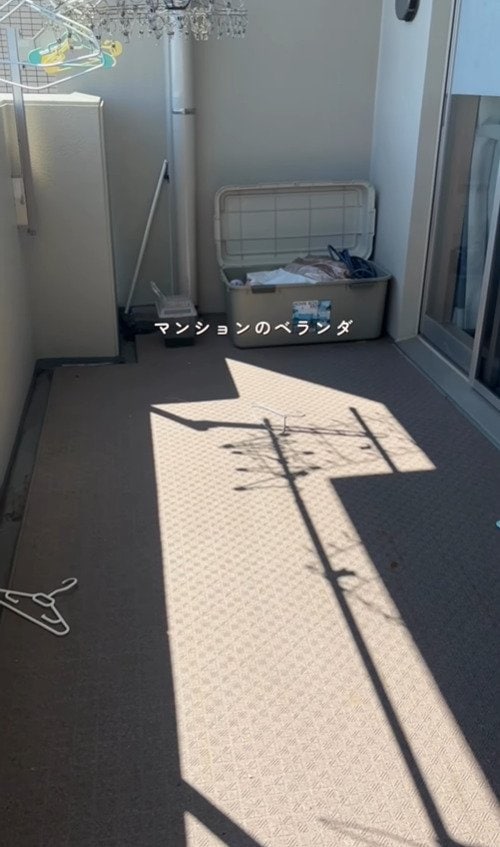 【築15年中古マンションDIY】ベランダにジョイントタイルを敷き“北欧レトロな空間”が完成！