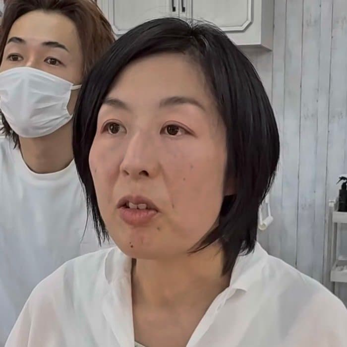 「割れやすい前髪のくせ」に悩む女性…プロの“お任せカット”でセットが簡単な「ふんわり軽いショート」へ！
