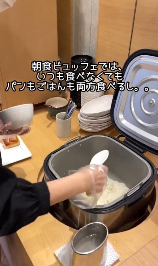 出所：@superhotel_official「スーパーホテルがお届けするホテルあるある朝食ver.」