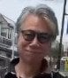 【73歳イケオジ】 花柄のアロハシャツが主役！ダークカラーでシックにまとめた大人の「常夏コーデ」