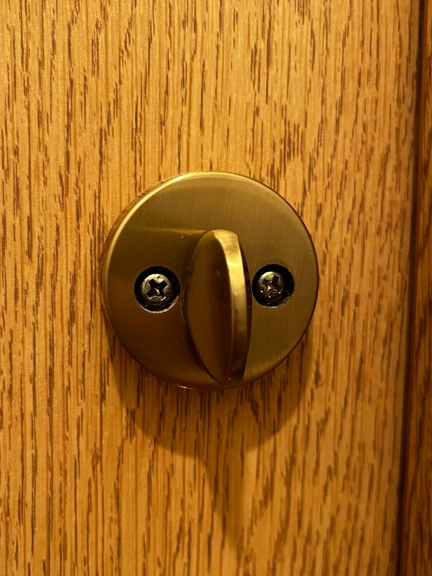 太陽の塔にそっくりなトイレドアの鍵