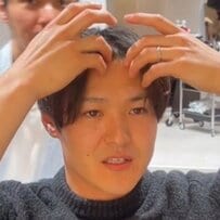 「僕の頭皮を隠してください」髪のボリュームに悩む男性がお任せヘアでイメチェン！「めちゃ素敵！」と反響