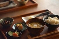 年金エイジ「みんなの食費」ひと月どのくらい？60歳～70歳以降の平均額