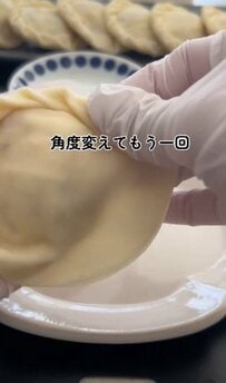 【お弁当】残りもののポテトサラダを餃子の皮で包んで……ねじねじ可愛い「揚げ餃子弁当」の完成です！