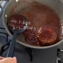 【10分で完成】お手製ソースとチーズをたっぷりかけた「ハンバーグ弁当」　唐揚げも入って食べ応え抜群