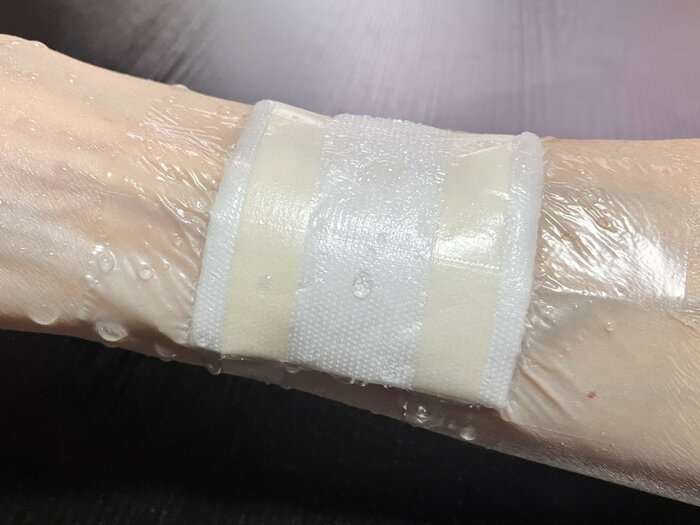 多少濡れた程度では剥がれませんでした