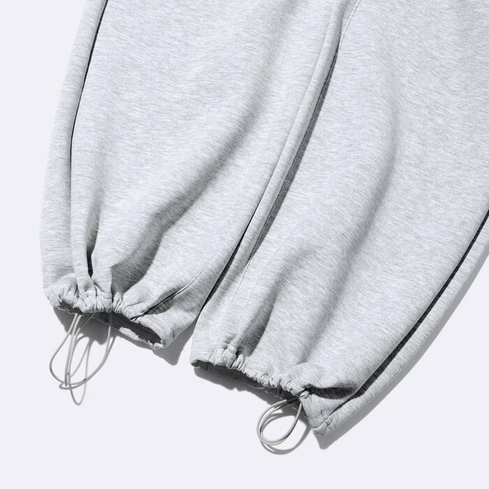 もう一つの大きな魅力が、裾に施されたドローストリング機能