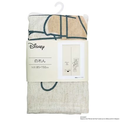 色味はベージュの生地にプーさんの赤い洋服のみととてもシンプルな配色