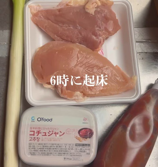 親の離婚を機に「お弁当作り」を始めた男子高生の”ヤンニョムチキン弁当”　健気な姿に「拍手しちゃった」の声も