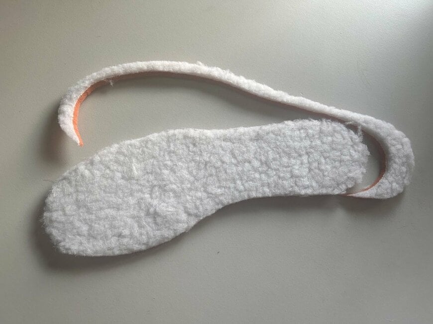 「自分の靴のサイズに合わせてカットすると、歩いてもズレにくいです。」