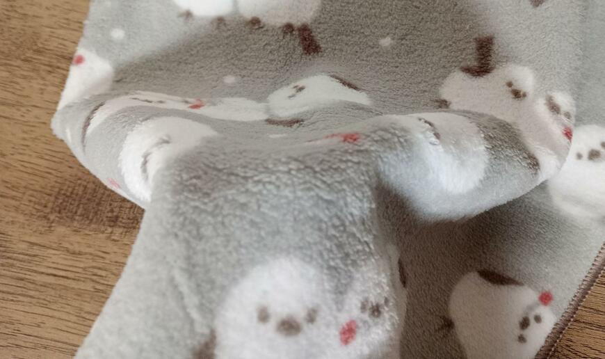 出所：筆者撮影（セリア　ふんわりハンドタオルシマエナガ柄）