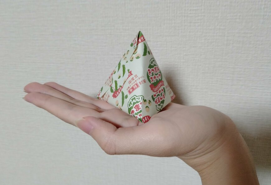 筆者撮影（キャンドゥ、シール付三角封筒（おつまみスナック））