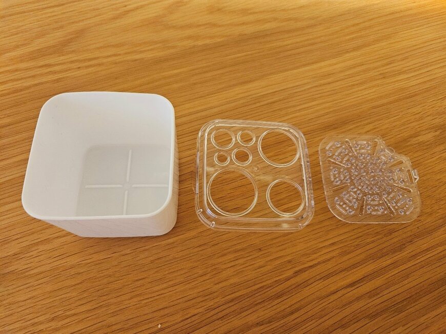 パーツは、本体、フタ、底板の3つに分かれています