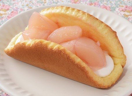 ローソンの新商品:ごろごろとした桃のオムレット