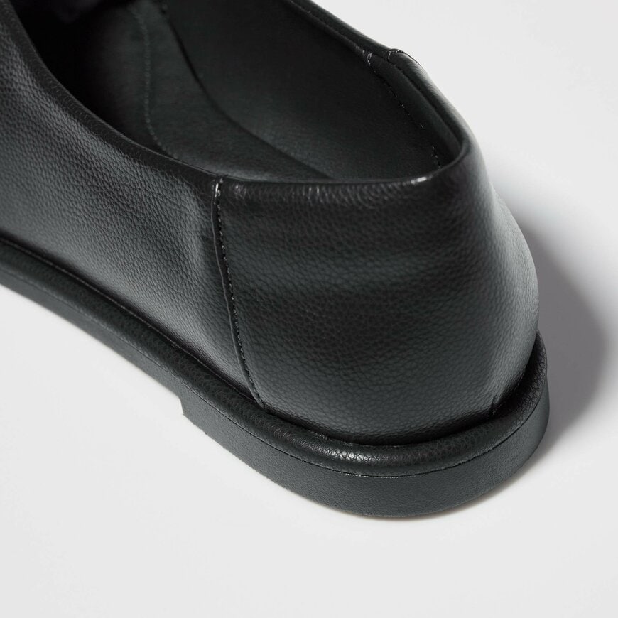 ユニクロ公式　スクエアフラットシューズ