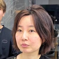 【大変身】「顔が大きく見えてしまう」と髪の広がりに悩む女性が縮毛矯正で大胆イメチェン！「天才！」と大喜び