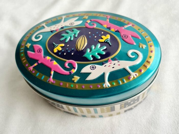 カルディの「カカオの森 トカゲ缶」