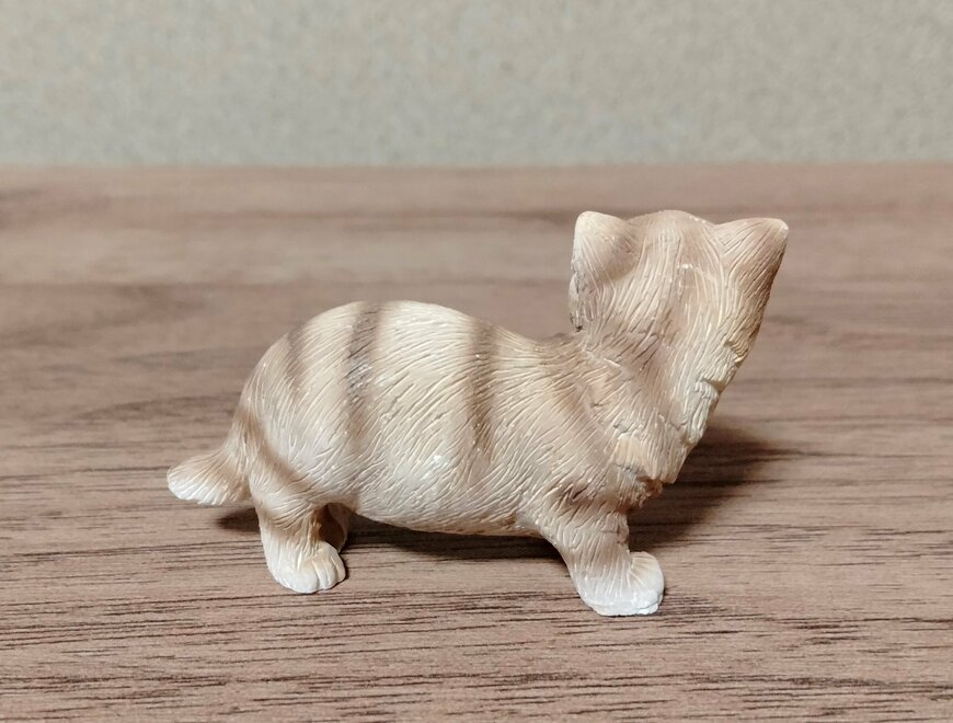 筆者撮影（ダイソー、レジン置物（マンチカン））