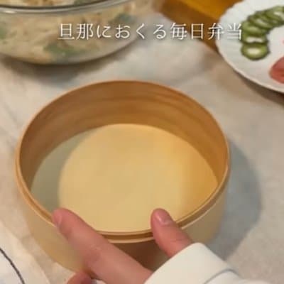 甘辛いお肉とナムルがたっぷりの【ビビンバ弁当】に旦那も大絶賛！トッピングの〈ハムの豚さん〉も可愛い！