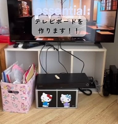 築28年中古マンションの〈テレビまわり〉にシングルマザーが…余り木材で「ナチュラルなテレビボード」を爆誕させて話題に！