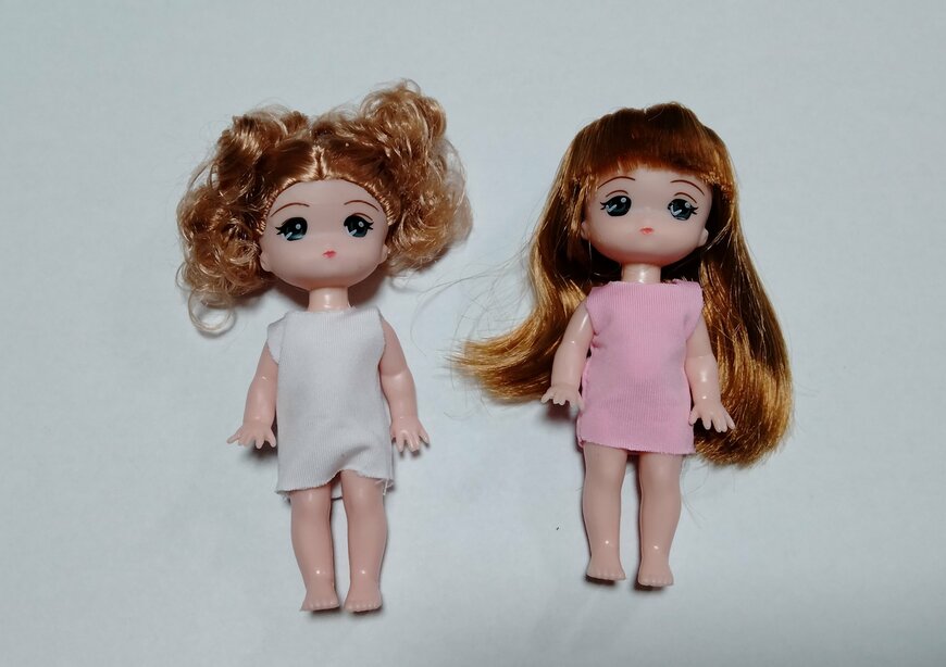 筆者撮影（ダイソー、着せ替えゆなちゃん カールアップ・ダイソー、着せ替えゆなちゃん ストレート）