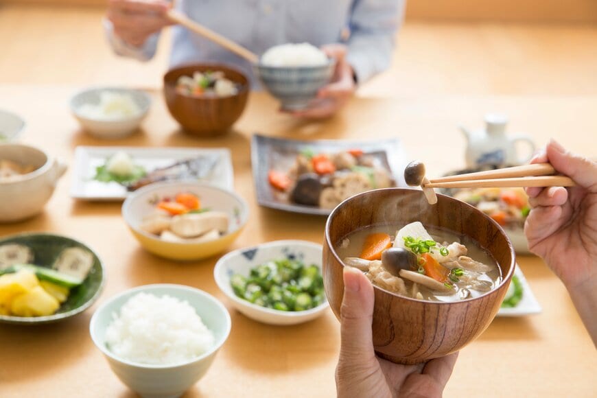 【年金一覧表】次の支給日は10月15日！60歳代・70歳代・80歳代・90歳以上の「国民年金と厚生年金」みんなの平均はいくら？