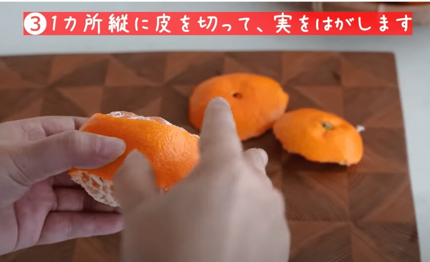出所：BUZZMAFF ばずまふ（農林水産省）「農水省職員のみかんのむき方」