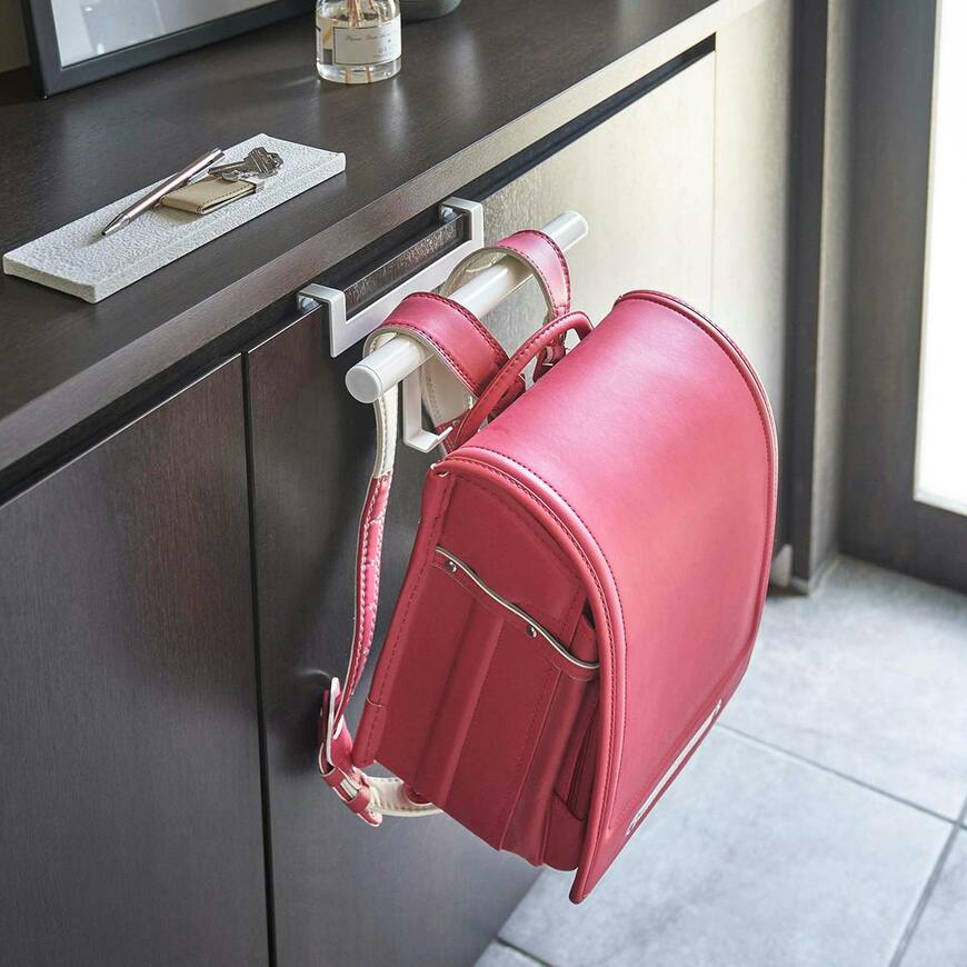 山崎実業株式会社公式　下駄箱扉ランドセル＆リュックハンガー タワー