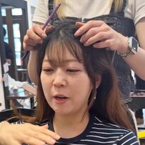 ロングでいたいのに「顔が伸びて見える」と悩む女性がカットで大変身！「だいぶ変わりました」と歓喜