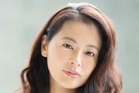 黒谷友香 庭で咲いたテイカカズラを披露！自然ライフに「ほんまに花が似合う」「癒される」「美しすぎます」と反響