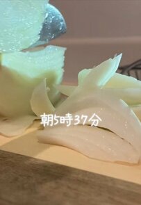 【下味冷凍で時短弁当】簡単なのに美味しそう！鶏むね肉の炒め物と彩り副菜のお弁当が話題