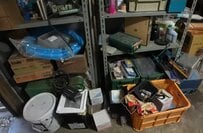 【すごいとしか言いようがない】空き家の散らかったガレージ→黒で統一された「高見え収納空間」に大変身