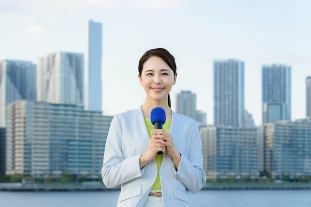 「女子アナは高給なの？」アナウンサーの平均給与や労働時間、学歴を見る