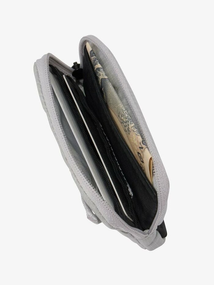 なんと10枚以上のカードをまとめて収められます