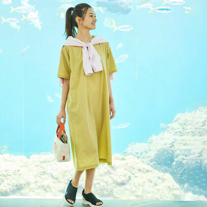 ワンピースはざっくり着られるラクラクシルエットが特徴