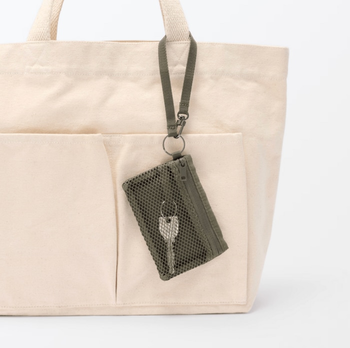 新しく加わった人気色「カーキ」