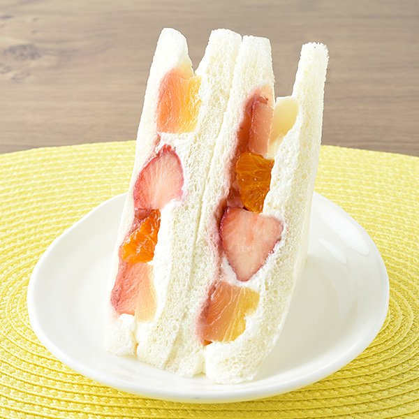 ファミリーマートの新商品:フルーツミックスサンド