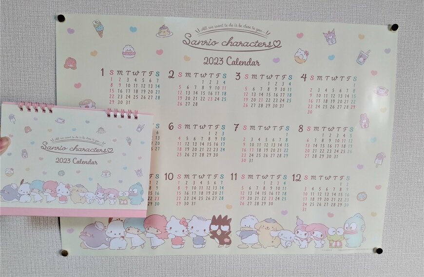 筆者撮影（ダイソー、卓上カレンダー（サンリオキャラクターズ）・ダイソー、ポスターカレンダー（サンリオキャラクターズ））